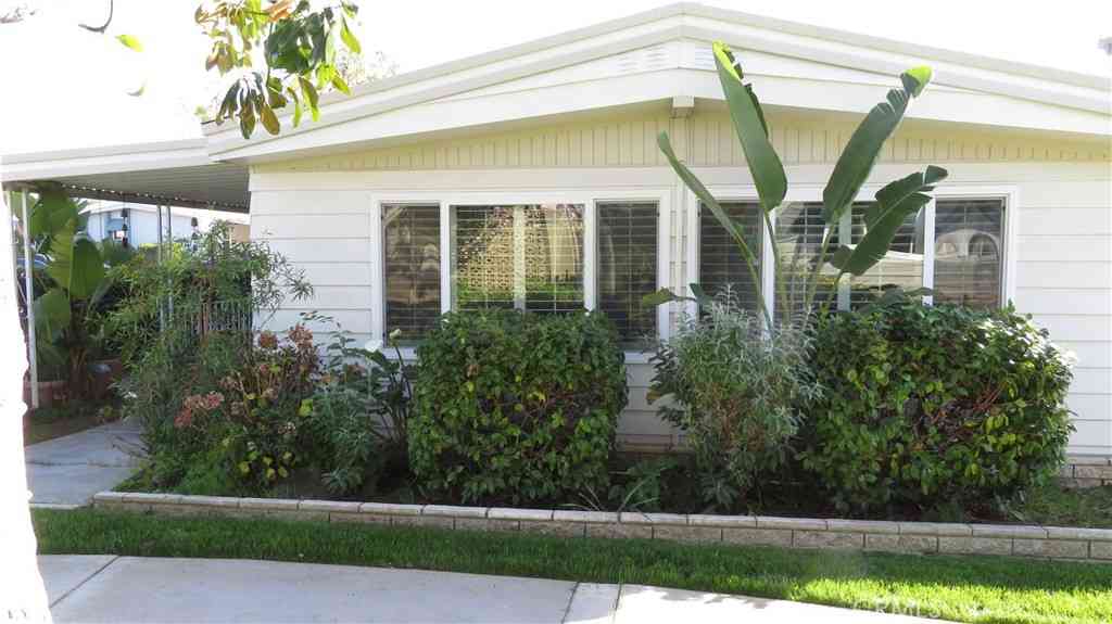 Mobile Home For Sale - 16959 Lake Park<br/> Yorba Linda, CA 92886