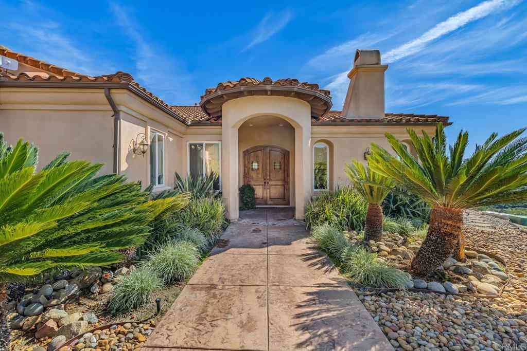 Homes For Sale - 2247 Margarita Glen<br/> Fallbrook, CA 92028