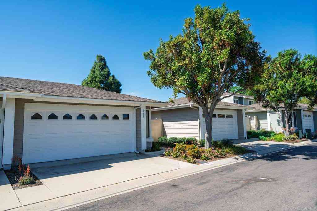 Homes For Sale - 1015 Gleneagles Place<br/> Vista, CA 92081