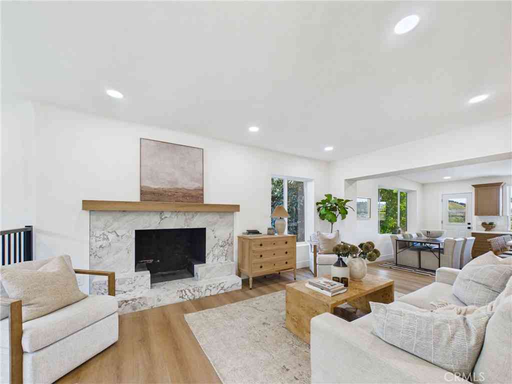 Homes For Sale - 6148 Mount Angelus Drive<br/> Los Angeles, CA 90042