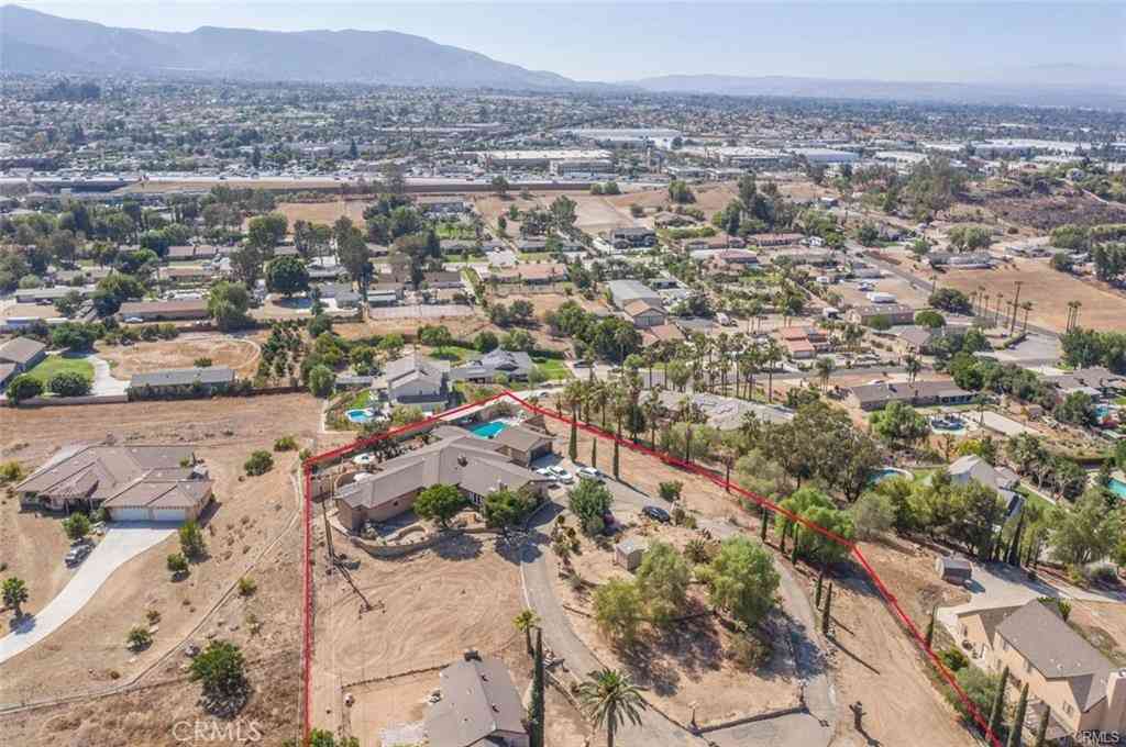 Homes For Sale - 18855 Consul<br/> Corona, CA 92881