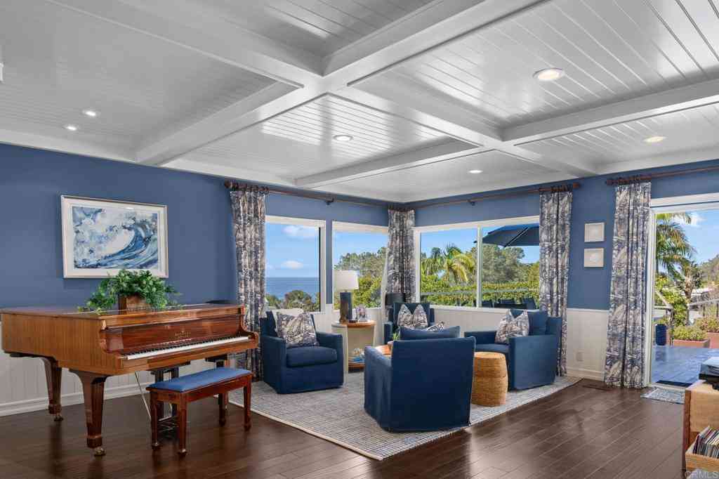Homes For Sale - 2122 Del Mar Heights Road<br/> Del Mar, CA 92014