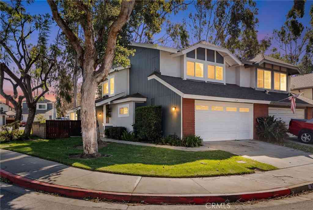 Townhouse For Sale - 850 Tucson Court<br/> San Dimas, CA 91773