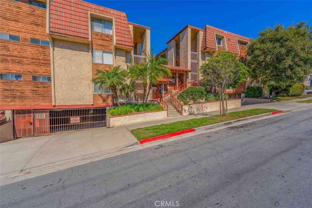 Condo For Sale - 2101 E 21st #212<br/> Signal Hill, CA 90755