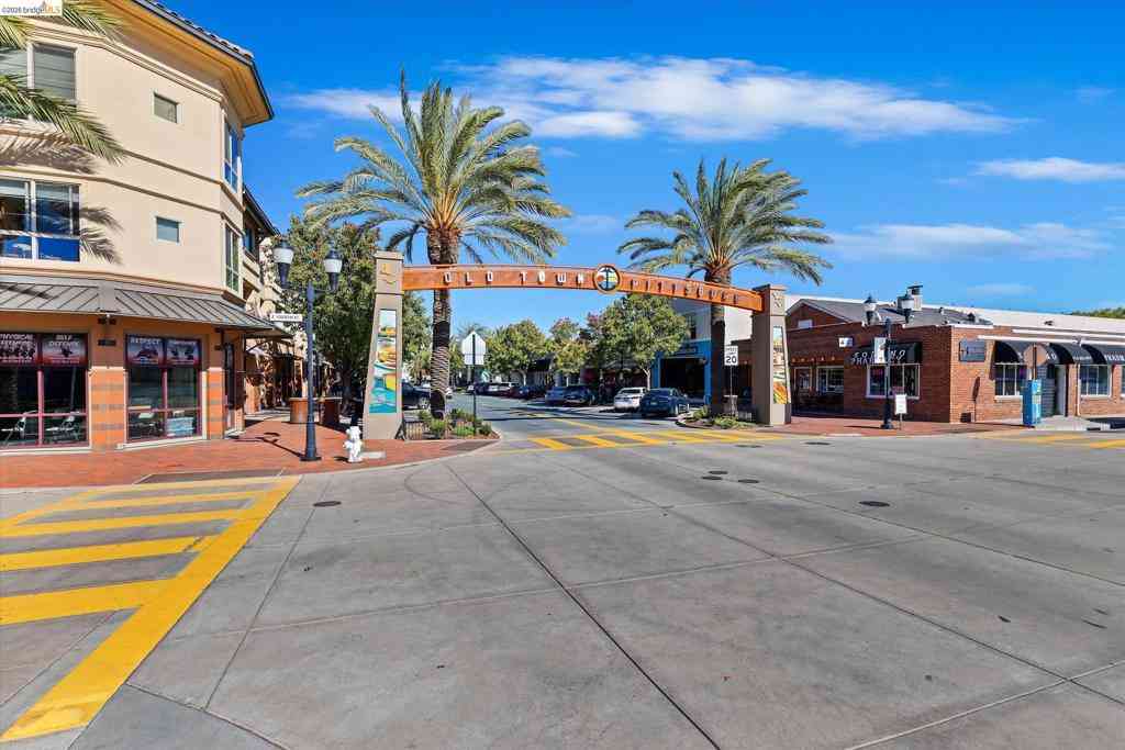 Condo For Sale - 88 E 6th St #215<br/> Pittsburg, CA 94565