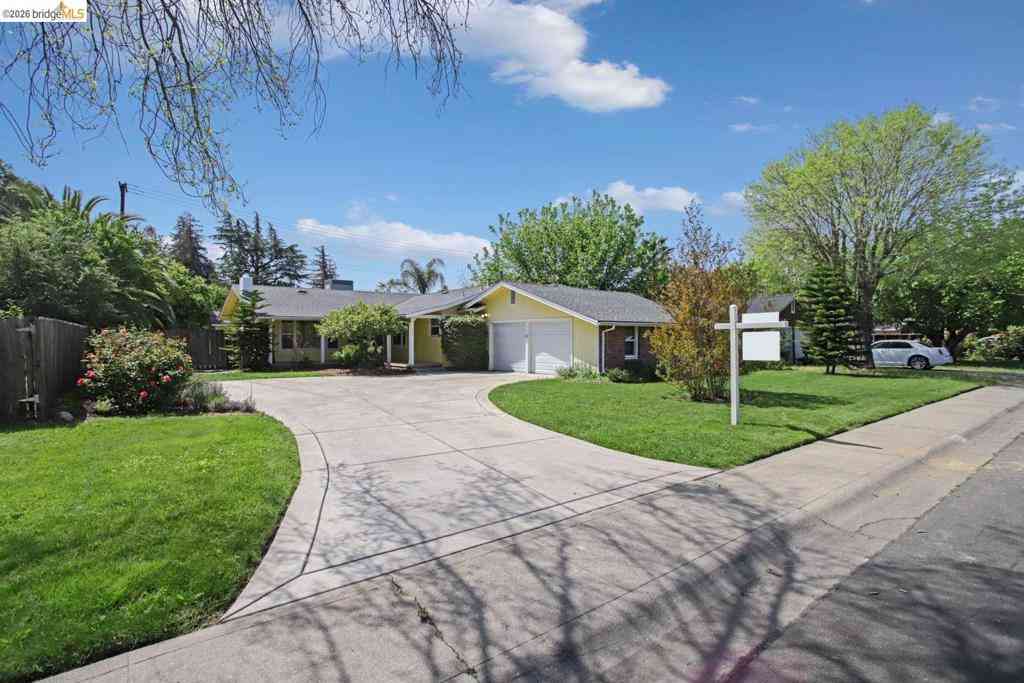 Homes For Sale - 1320 Barcelona Ave<br/> San Joaquin County, Stockton, CA 95209