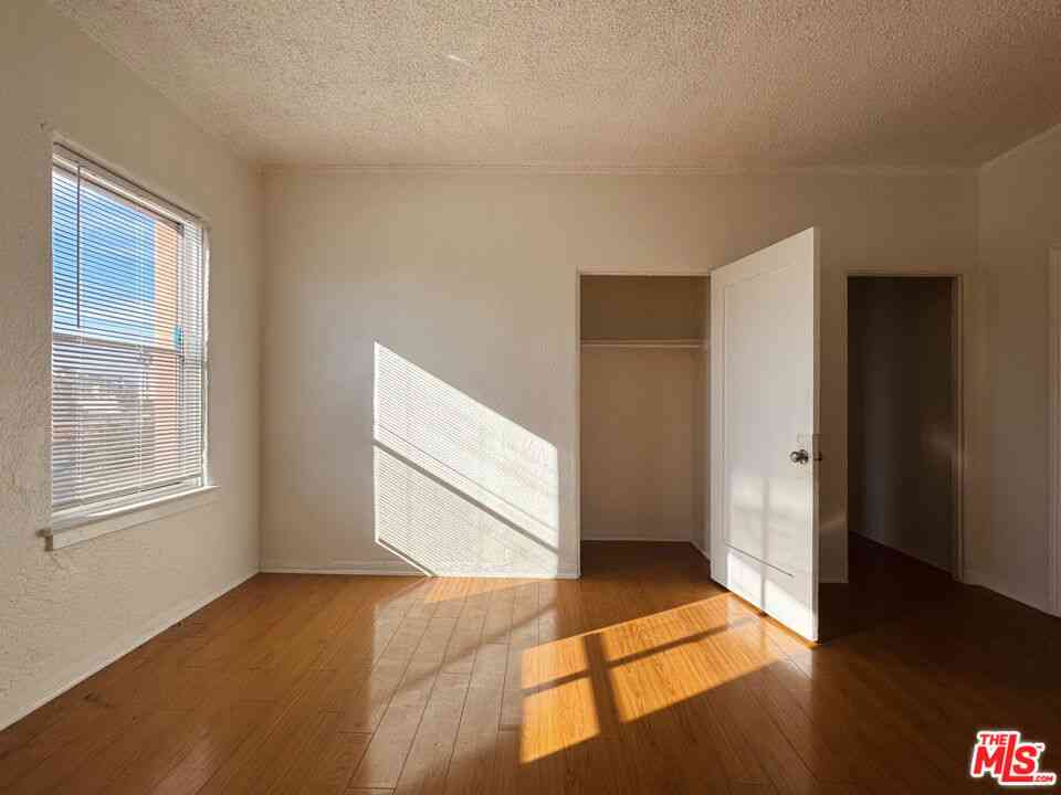 Condo For Rent - 920 S S Hobart Blvd #302<br/> Los Angeles, CA 90006