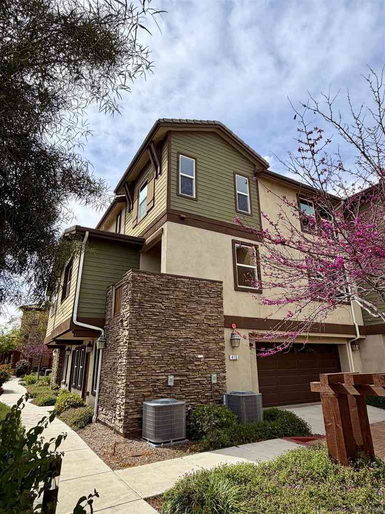 Townhouse For Sale - 415 Mission Villas Road<br/> San Marcos, CA 92069