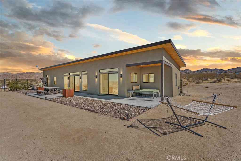 Homes For Sale - 7190 Lawrence Avenue<br/> Joshua Tree, CA 92252