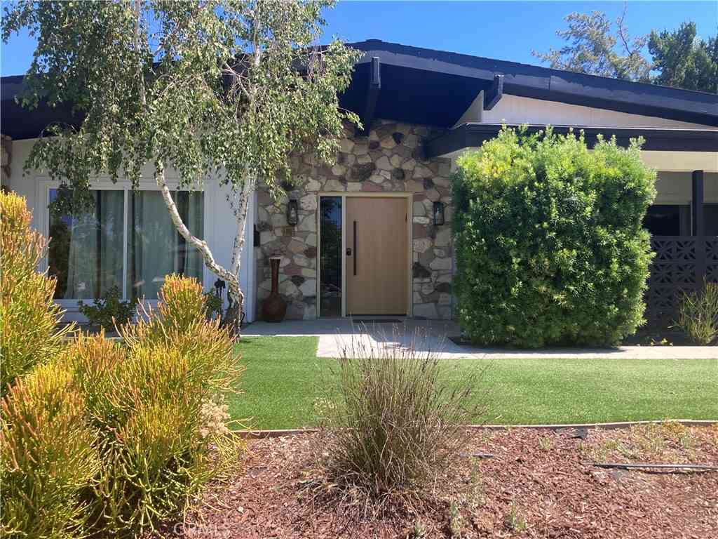 Homes For Rent - 23540 Kivik<br/> Woodland Hills, CA 91367