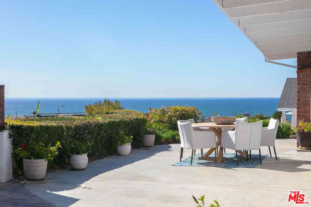 Homes For Rent - 3636 Oceanhill Way<br/> Malibu, CA 90265