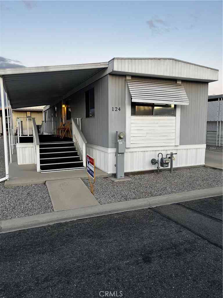 Mobile Home For Sale - 1895 W Devonshire #124<br/> Hemet, CA 92545