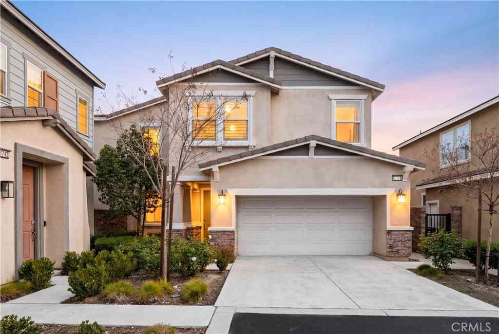 Homes For Sale - 16744 Stags Leap Lane<br/> Fontana, CA 92336