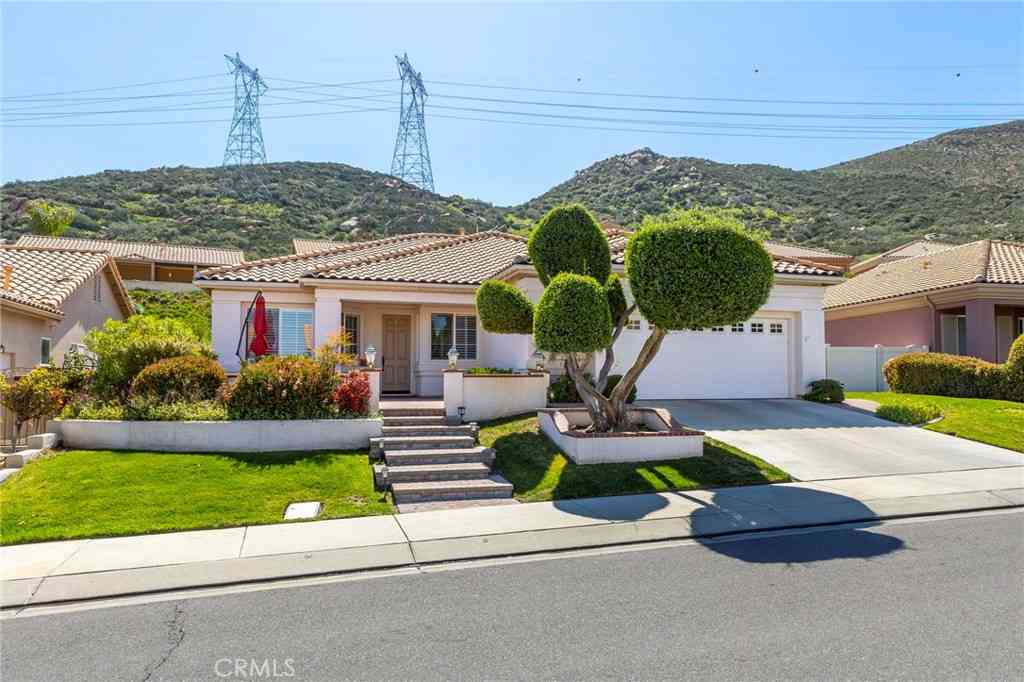 Homes For Sale - 2204 Birdie Drive<br/> Banning, CA 92220
