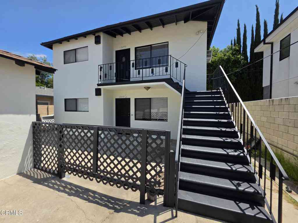 Multifamily For Rent - 12246 Oxnard Street #2ND FL<br/> Los Angeles, CA 91606
