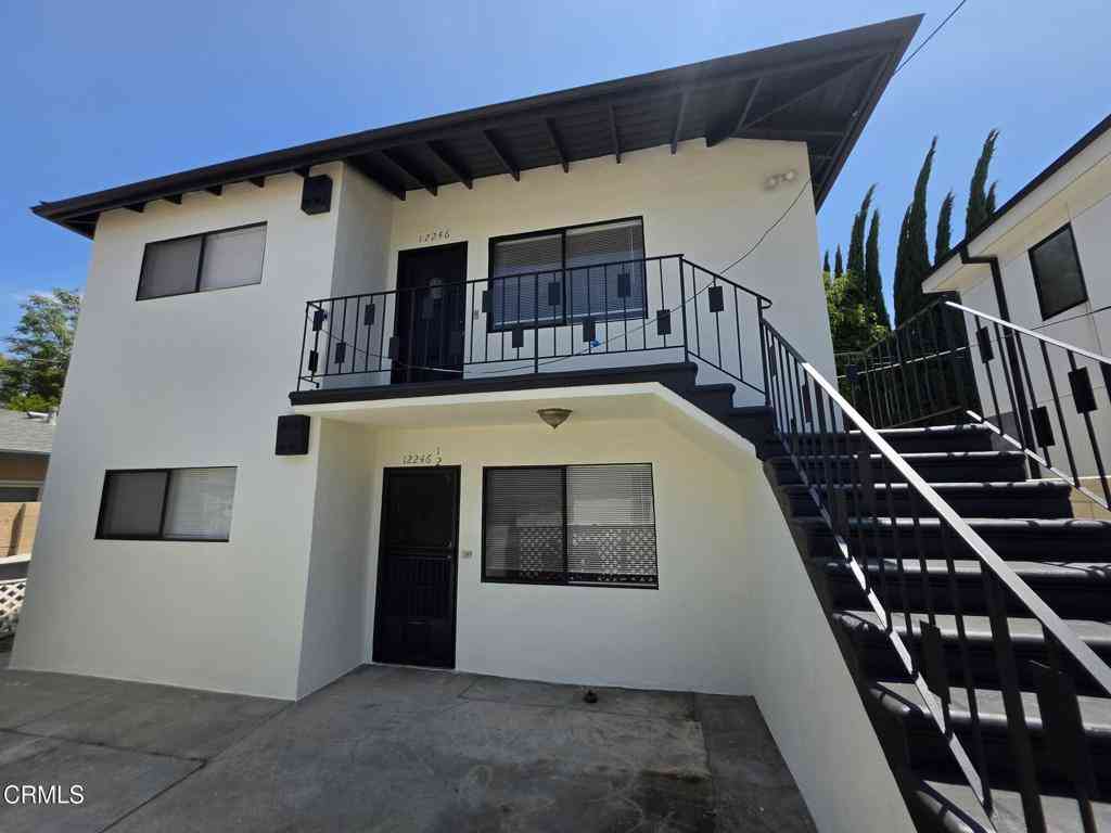 Multifamily For Rent - 12246 1/2 Oxnard Street #1ST FL<br/> Los Angeles, CA 91606