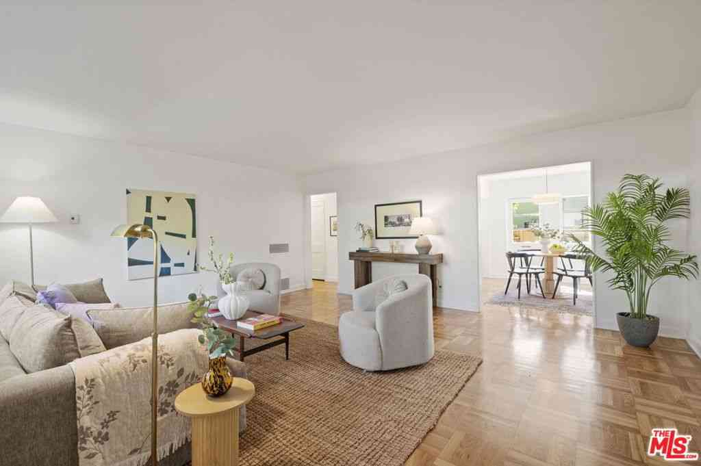 Condo For Sale - 5345 Village Green<br/> Los Angeles, CA 90016