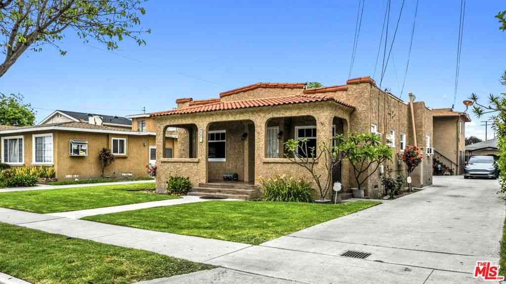 Homes For Sale - 9527 Los Angeles Street<br/> Bellflower, CA 90706