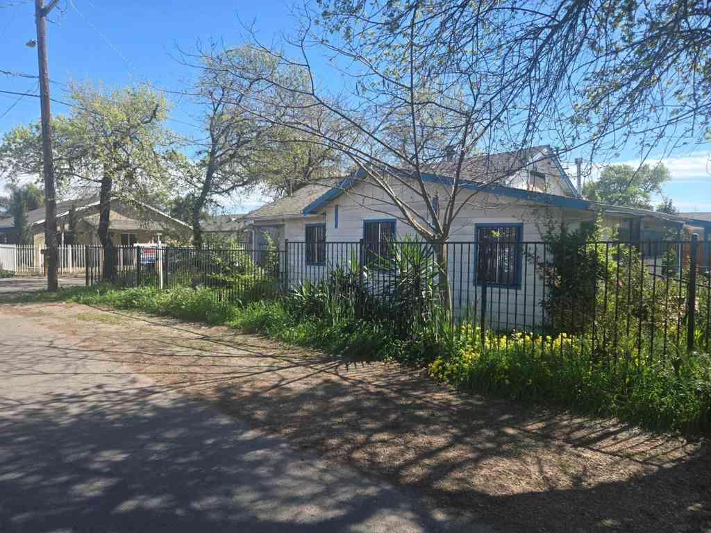 Homes For Sale - 1647 N Gilchrist Avenue<br/> San Joaquin County, Stockton, CA 95205