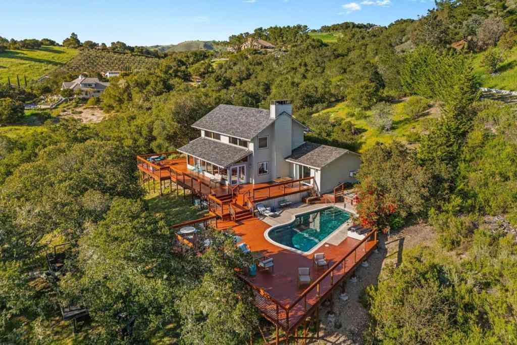 Homes For Sale - 31485 Via Las Rosas<br/> Monterey County, Carmel Valley, CA 93924