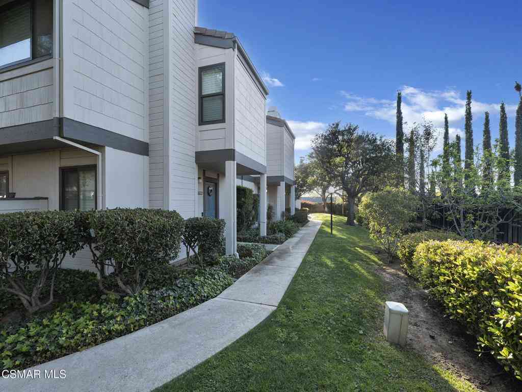 Condo For Sale - 6442 Twin Circle Lane #6<br/> Simi Valley, CA 93063