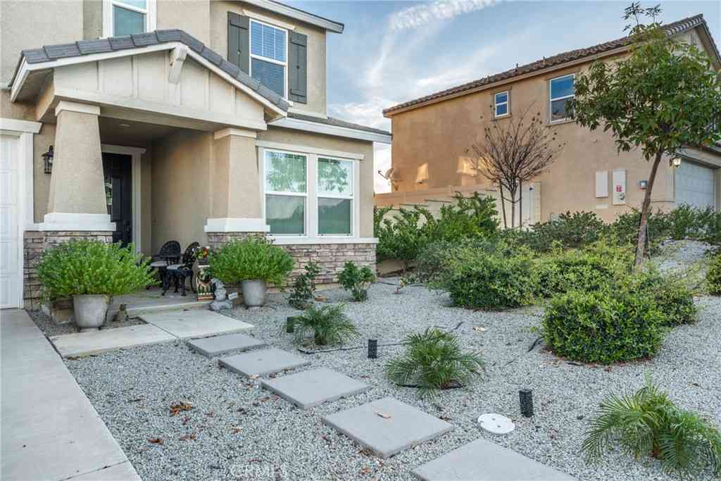 Homes For Sale - 4013 Elderberry<br/> Lake Elsinore, CA 92530