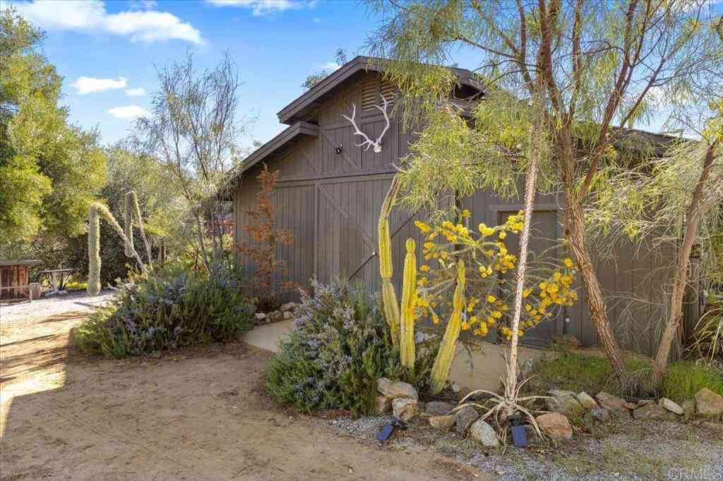 Homes For Sale - 40707 Intrepid Rd<br/> Hemet, CA 92544