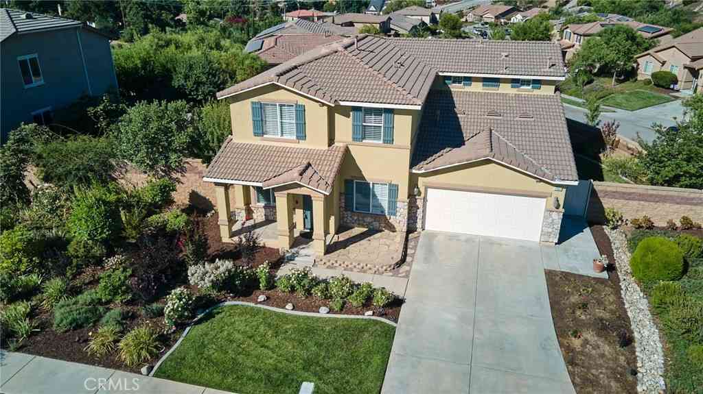 Homes For Sale - 31801 Oak Wood Circle<br/> Yucaipa, CA 92399