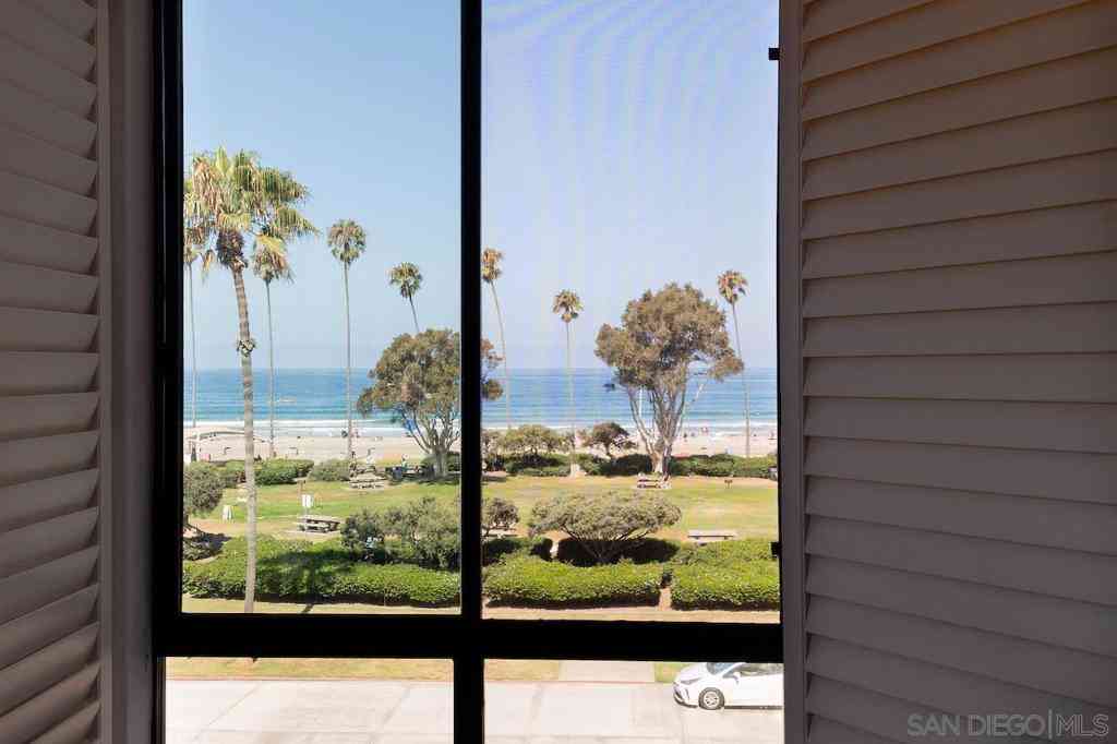 Homes For Rent - 8263 Camino Del Oro #372<br/> La Jolla, CA 92037