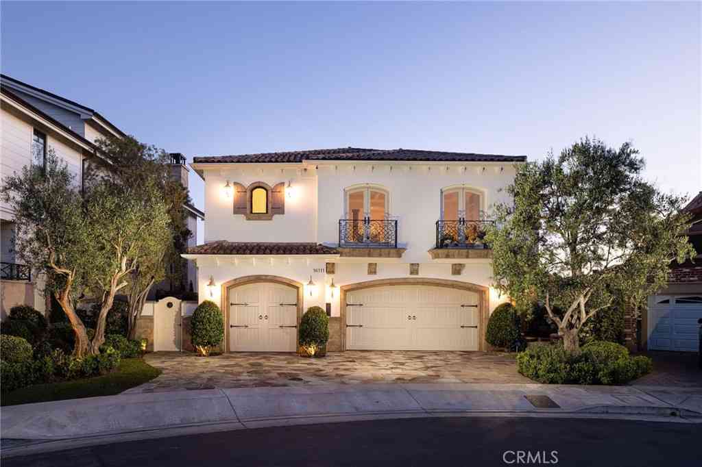 Homes For Sale - 16111 Santa Barbara Lane<br/> Huntington Beach, CA 92649