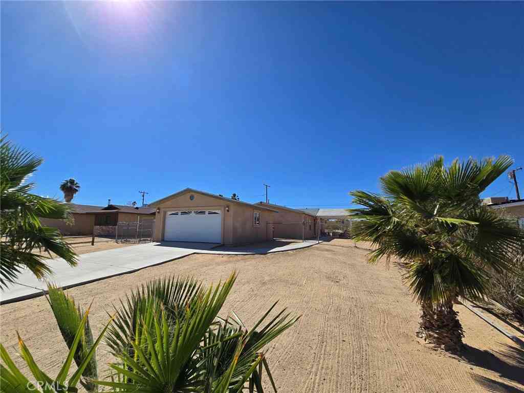 Homes For Sale - 5384 Mariposa<br/> 29 Palms, CA 92277