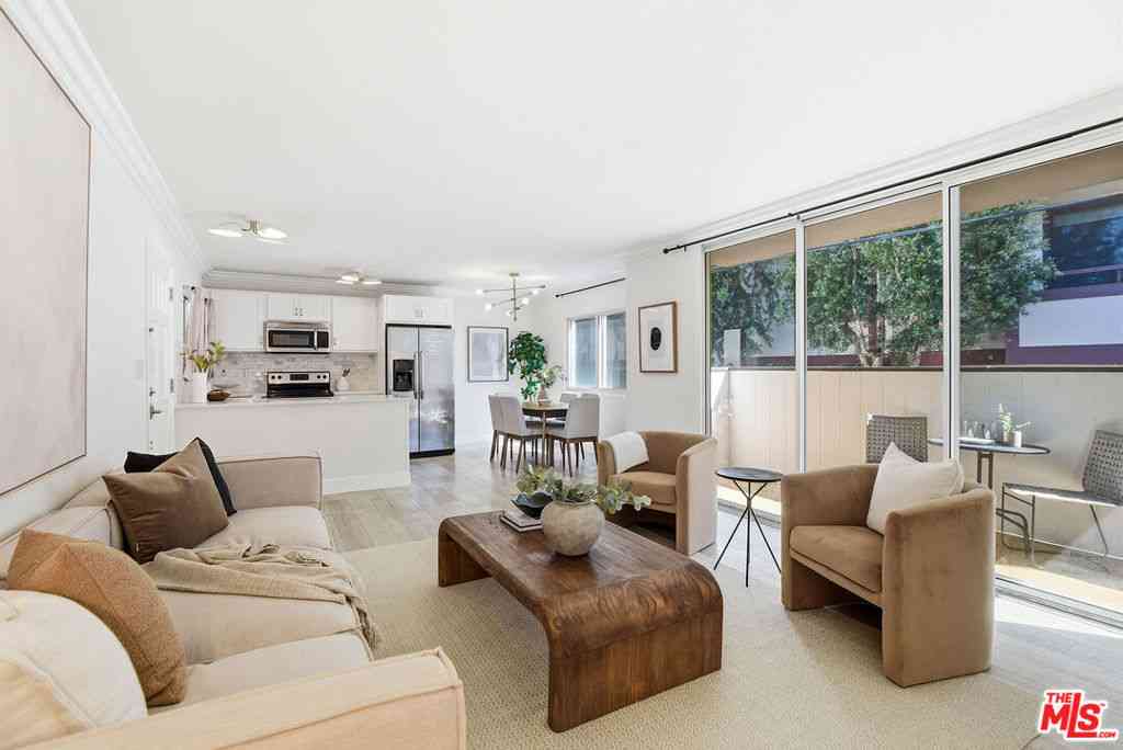 Condo For Sale - 8358 Manitoba Street #8<br/> Playa Del Rey, CA 90293