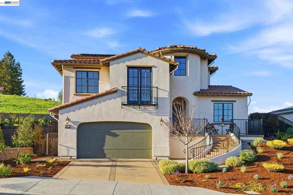 Homes For Sale - 201 Willowbrook Ln<br/> Moraga, CA 94556