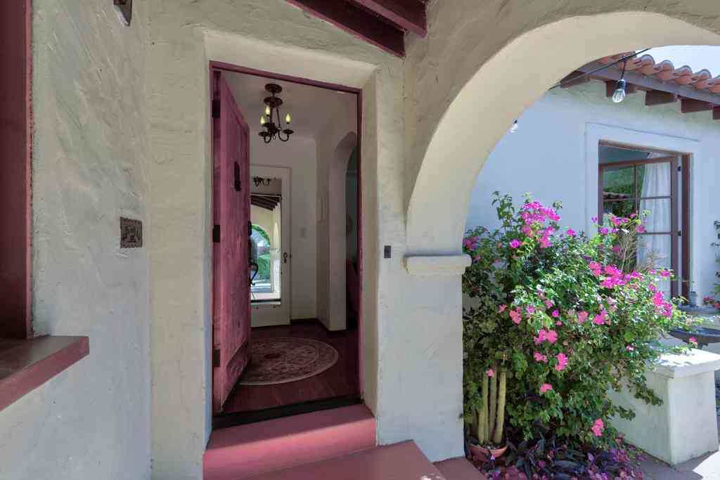 Homes For Sale - 524 S Calle Ajo<br/> Palm Springs, CA 92264