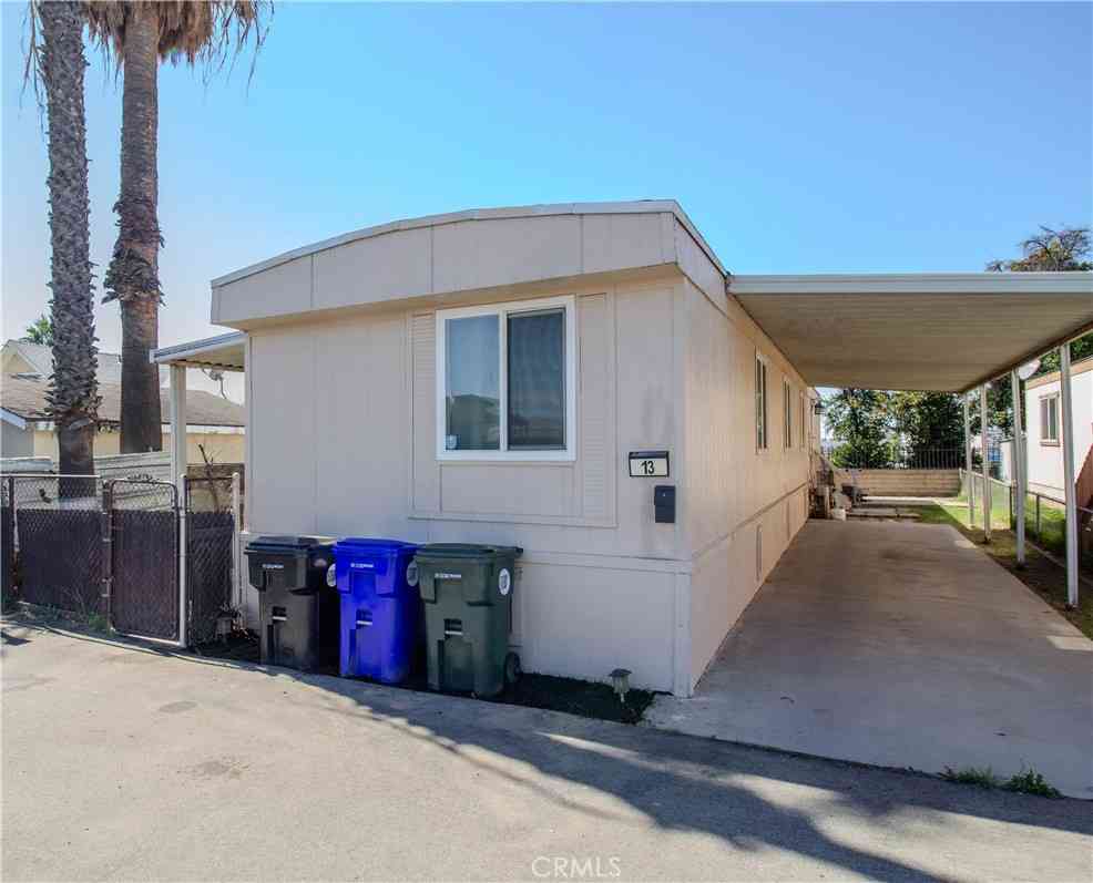 Mobile Home For Sale - 10701 Cedar #13<br/> Bloomington, CA 92316