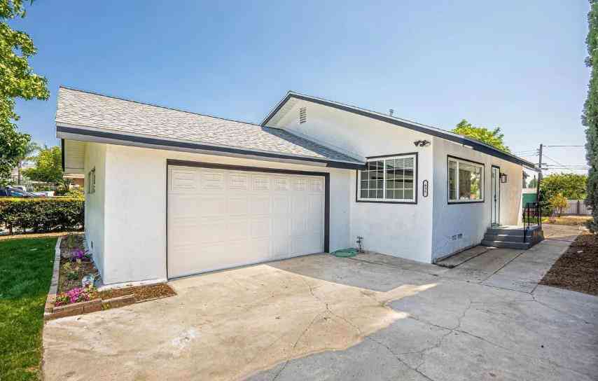 Homes For Sale - 635 Paraiso Avenue<br/> Spring Valley, CA 91977
