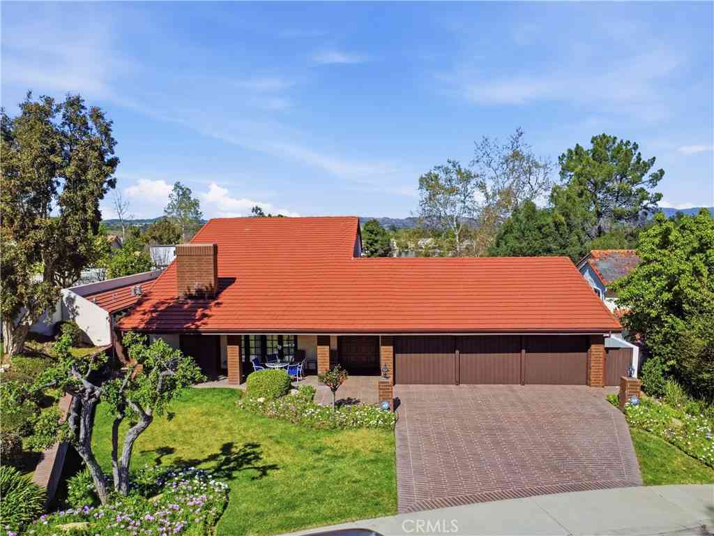 Homes For Sale - 23139 Park Contessa<br/> Calabasas, CA 91302