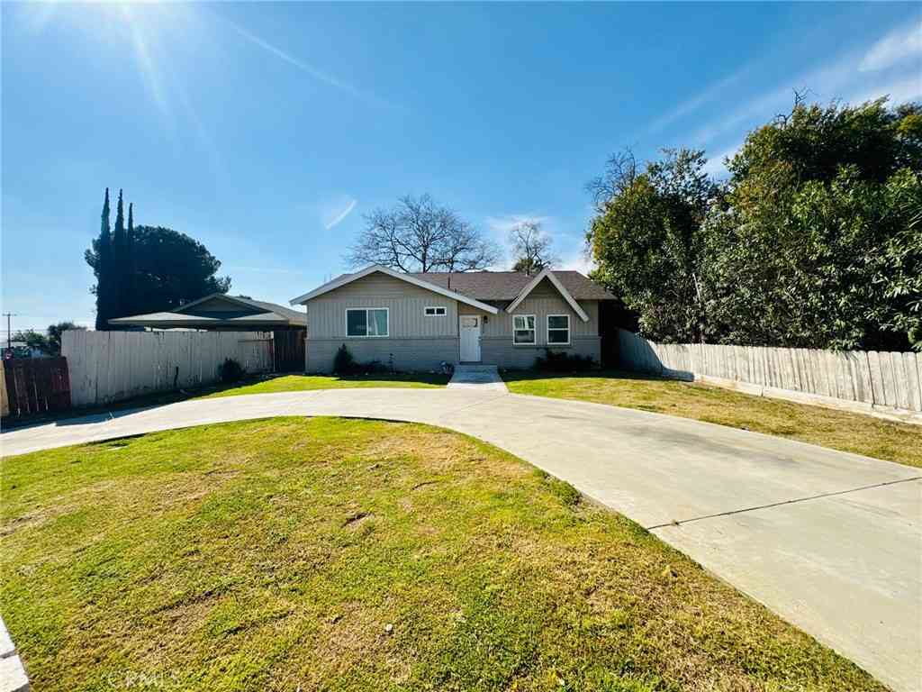 Homes For Sale - 2804 Elmwood<br/> Bakersfield, CA 93305