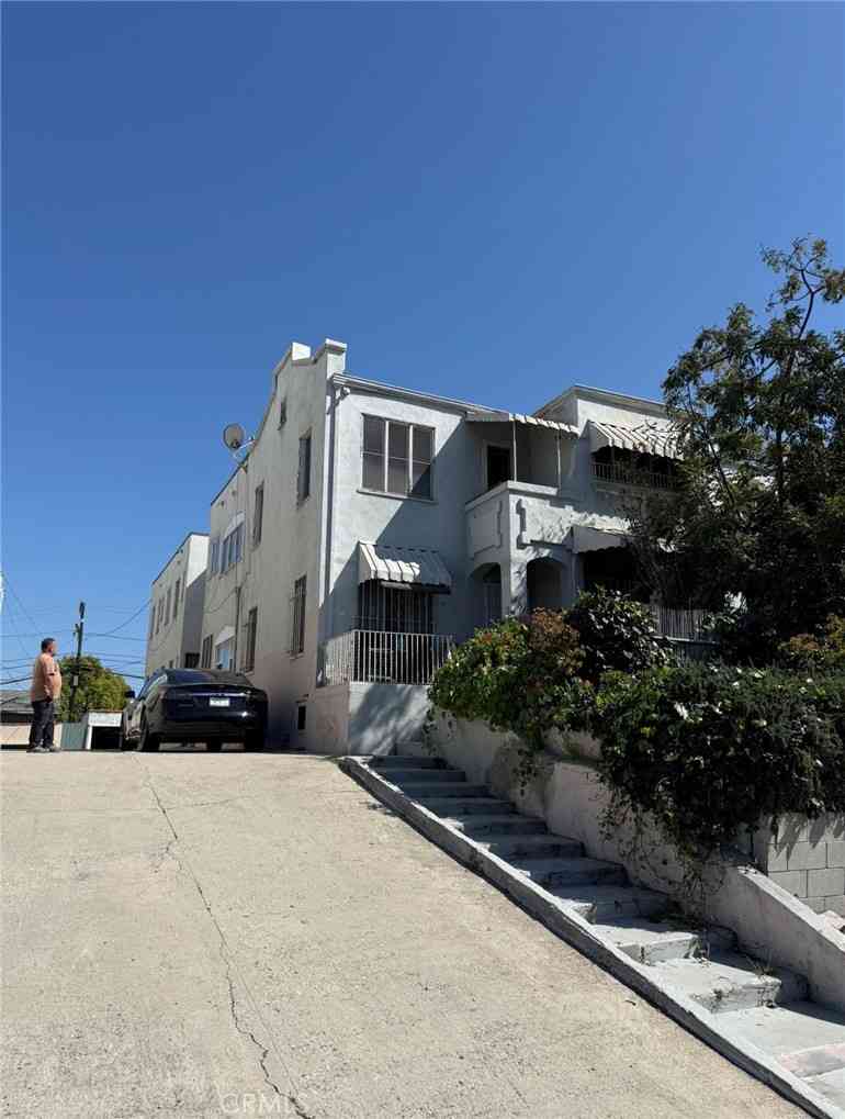 Multifamily For Sale - 328 N Mariposa<br/> Los Angeles, CA 90004