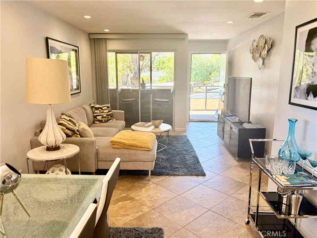 Condo For Rent - 510 N Villa Court<br/> Palm Springs, CA 92262