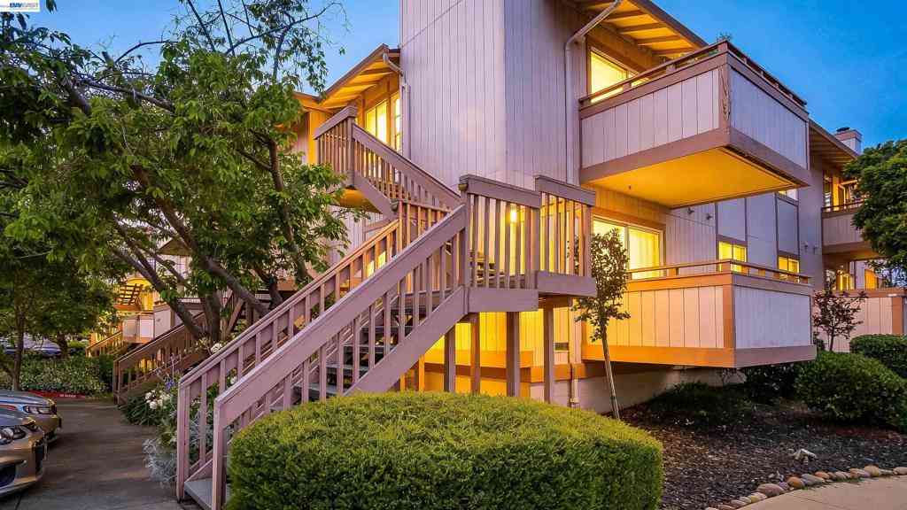 Condo For Sale - 25129 Copa Del Oro #147<br/> Hayward, CA 94545