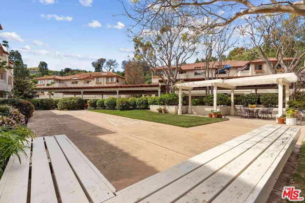 Condo For Sale - 501 N Palisades Drive #103<br/> Pacific Palisades, CA 90272