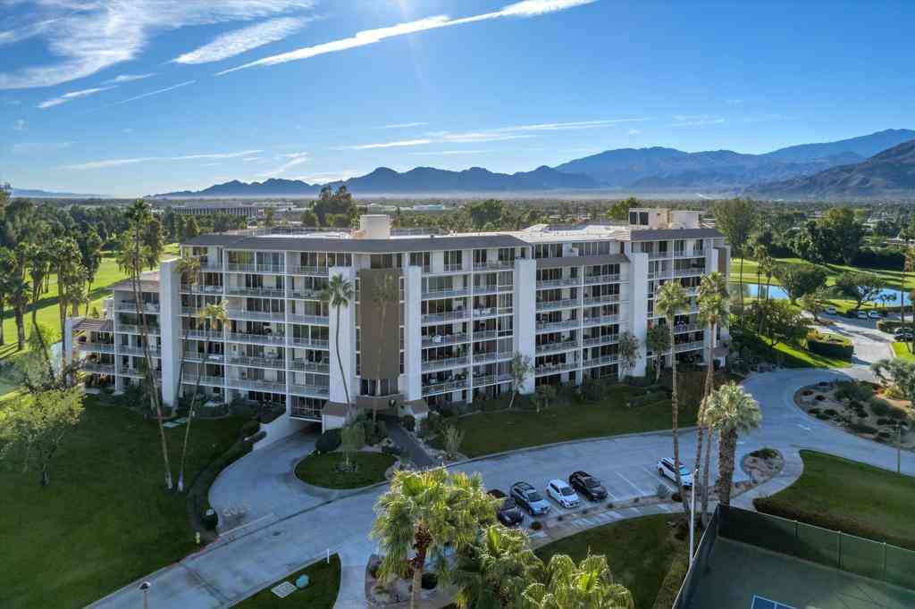 Condo For Sale - 900 Island Drive #106<br/> Rancho Mirage, CA 92270