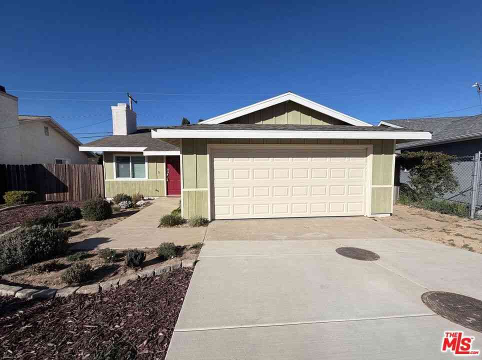Homes For Sale - 14719 Sandy Ridge Road<br/> Lake Hughes, CA 93532
