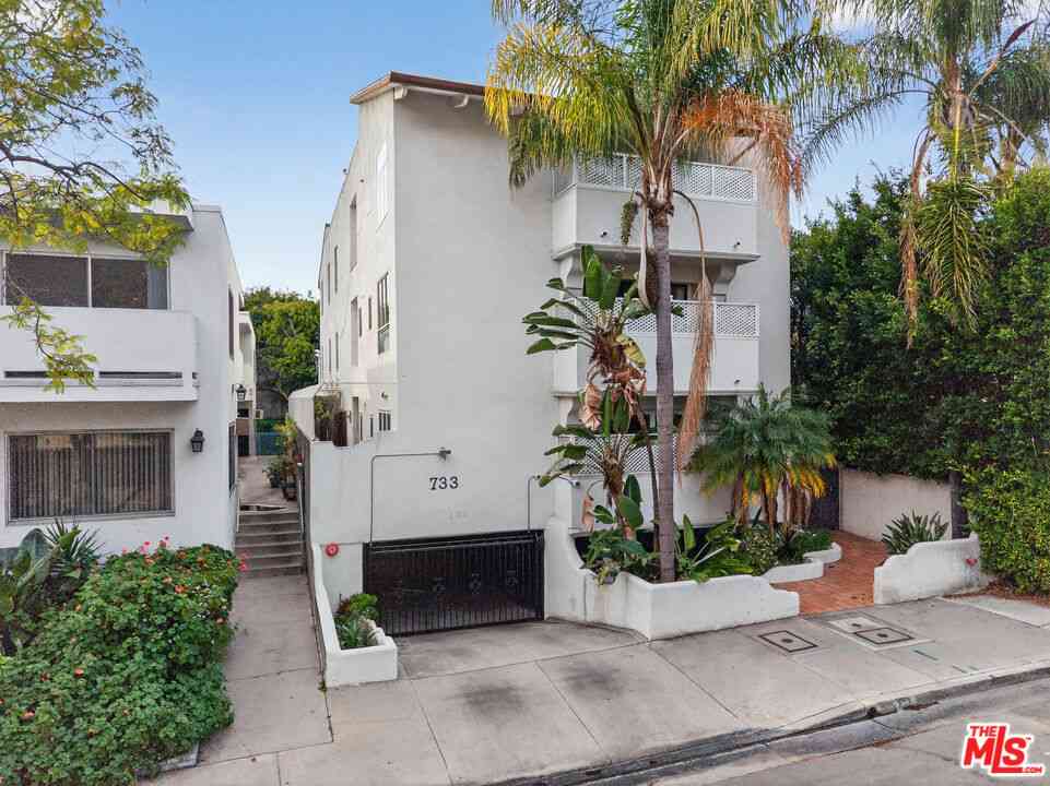 Homes For Sale - 733 Huntley Drive<br/> West Hollywood, CA 90069