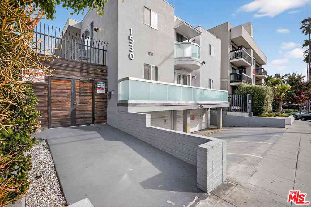 Homes For Sale - 1530 N Formosa Avenue<br/> Los Angeles, CA 90046
