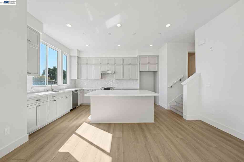 Townhouse For Sale - 1933 Grand Street<br/> Alameda, CA 94501