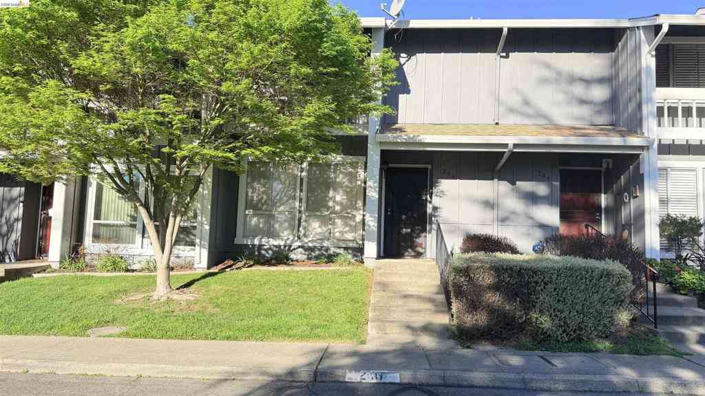 Townhouse For Sale - 206 Park Ln<br/> Richmond, CA 94803