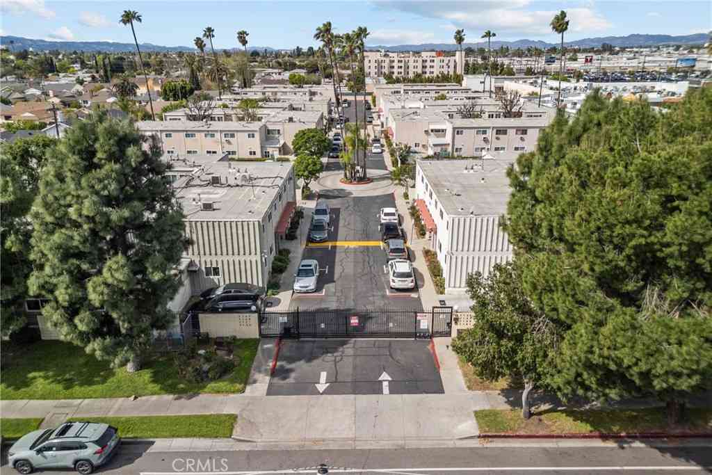 Homes For Sale - 7137 Coldwater Canyon Avenue #10<br/> North Hollywood, CA 91605