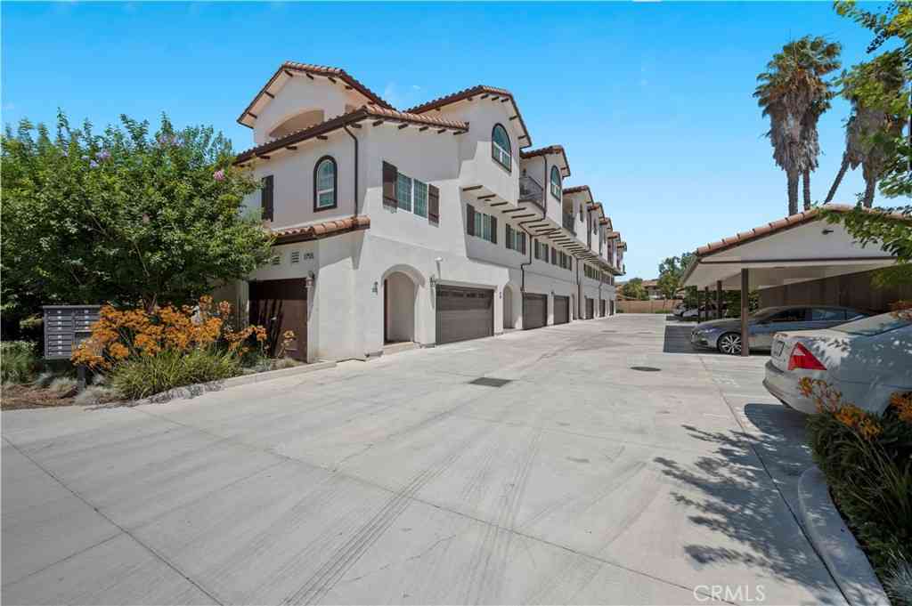 Condo For Sale - 1755 Heywood St #201<br/> Simi Valley, CA 93065